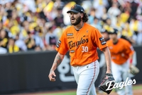 ‘투수 4관왕’ 꾸준한 폰세의 ‘활약’…주무기는 ‘빠른 공’→전반기 ‘10승’도 문제없다 [SS시선집중]