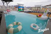 세계 최초 ‘야구장 수영장’…한화 新 구장 인피니티풀, 왜 아직도 개장 못 하고 있나 [SS현장속으로]