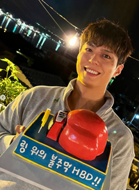 생일 맞은 ‘링 위의 불주먹’ 박보검... ‘굿보이’ 촬영 현장서 깜짝 파티