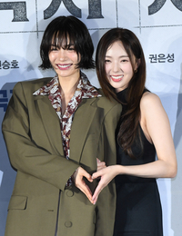 [포토]나나-채수빈, 함께 사랑스런 하트