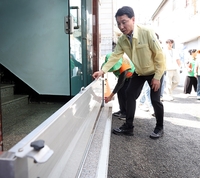 김성중 경기도 행정1부지사, 군포시 산본1동 반지하주택 밀집지역 점검