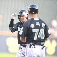 신민재 ‘3안타 폭발’→LG, 난타전 끝에 NC에 9회말 ‘끝내기 승’…한화 0.5경기로 추격 [SS잠실in]