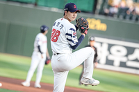 “155㎞ 파이어볼+데뷔 첫 3점포” 롯데 ‘신예 듀오’에 사직이 들썩였다 [SS시선집중]