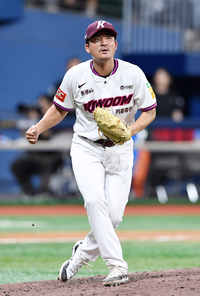 [포토]키움 원종현, 1이닝 3피안타 무실점 시즌 4세이브