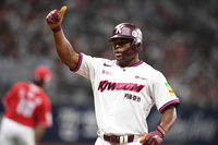 [포토]키움 스톤, KBO리그 첫 적시타