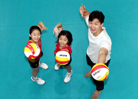 “올림픽 메달 딸게요” 배구DNA 두 딸의 약속…“매 순간 최선 다하길, 적당히 하면 안 돼” 강하게 키우는 박철우 코치[창간40주년 인터뷰]