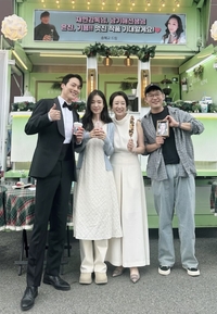 송혜교, ‘키스는 괜히 해서’ 안은진-장기용 통 큰 응원 나섰다!