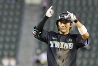 제대로 불붙은 타격감→‘17G 연속 안타’, 신민재 “기록 신경 안 써…출루에 집중하는 중”