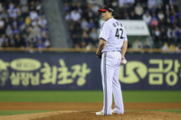 “정말 절박하게 했죠” 40세에 ‘홀드왕’ 경쟁…LG 김진성이 말한 베테랑의 ‘책임감’ [창간40주년 인터뷰]