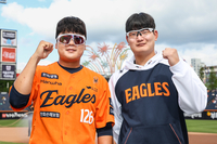 ‘위대한 형제’ 한화 김서현-김지현 “같이 선수로 뛰는 것이 목표…마무리 ‘세리머니’ 함께 하고파” [창간40주년 인터뷰]