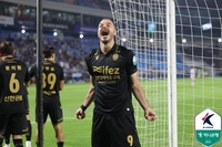 무고사 14호골 폭발 인천, 이제 수원 삼성과 13점 차이…승격 향한 꽃길 계속 걷는다