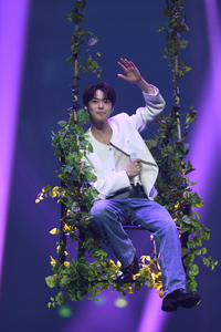 [포토] 서울가요대상 시작을 알리는 NCT 도영 무대