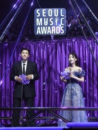 [포토]김성철-남규리, 서울가요대상 시상자로 무대에