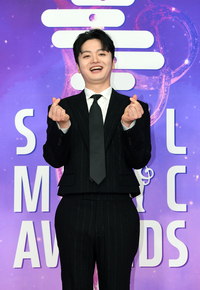 [포토]서울가요대상, 하트 만들어 보이는 황가람