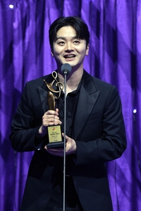 [포토]황가람, 서울가요대상 발라드상 수상