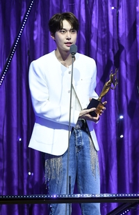 [포토]NCT 도영, 서울가요대상 본상 수상