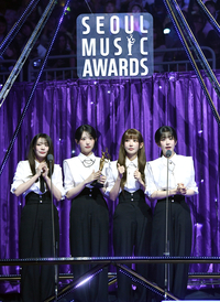 [포토]서울가요대상 본상 수상 소감 밝히는 QWER