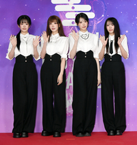 [포토]QWER, ‘서울가요대상’ 첫 무대 떨려요!