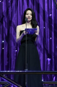 [포토]신시아, 서울가요대상 본상 발표합니다!