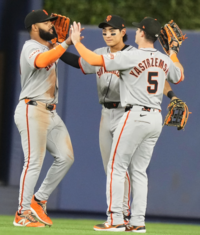 ‘정이, 괜찮아’ 타율 주춤해도 팀워크는 굳건…이정후, 동료들과 슬럼프 극복