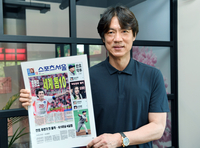 [단독] 홍명보·이민성, 도쿄대첩+한일월드컵 4강 기운으로…‘큰 일 한번 내봅시다!’ (창간40주년 특집)