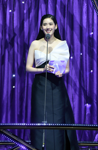 [포토]서울가요대상 시상자로 무대에 오른 정은채