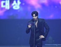 [포토] 서울가요대상 대상 발표하는 변우석