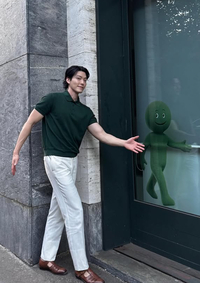 김우빈, 밀라노를 런웨이로 만든 일상…걷기만 해도 ‘A컷’