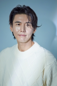 ‘지소연♥’ 송재희, 연극 ‘임대아파트’로 무대 복귀