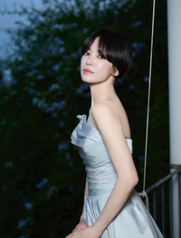 송혜교, 오프숄더 드레스로 뽐낸 ‘숨멎’ 여신 자태... 클래스는 영원하다