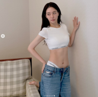 박규영, 침대 위 속옷 화보 공개 ‘슬림 탄탄 복근까지’ [★SNS]