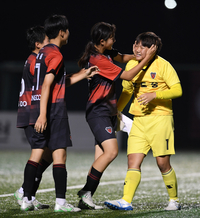 [포토]포항항도중, 골키퍼 이태연 승부차기 선방에 여왕기 4강 진출