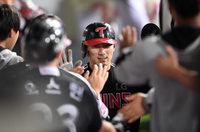 9회초 ‘이적생’ 천성호 2루타→신민재 역전 적시타! LG, KT에 4-3으로 승리 [SS수원in]