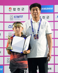 [포토]상대초 박지율, 여왕기 초등부 수비상