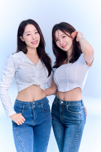 ‘레인보우18 컴백’ 고우리-조현영, 크롭티 투샷 공개