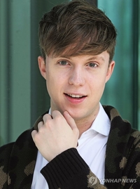 ‘비정상회담’ 줄리안, 10월 결혼…3년 열애한 예비신부는 누구?