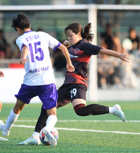 [포토]한 발 빠르게 슛하는 포항여전고 한국희