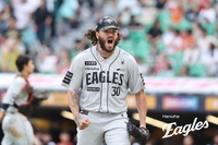 ‘7이닝 1실점’ 폰세+‘스리런’ 리베라토 앞세운 한화, SSG 5-2 제압→1위 유지 [SS문학in]