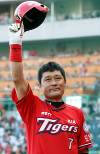 ‘최강야구’ 성치경 CP “이종범 논란 답변할 수 없어…30일에 공식 자료 낼 것”