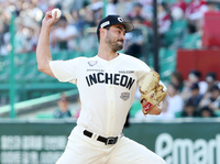 ‘화이트 완벽투+대포 두 방’ SSG, 한화 2-0 제압 ‘위닝’…한화, 류현진 ‘시즌 최다 9K’ 호투 위안 [SS문학in]