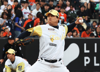 ‘몬스터’ 류현진 vs ‘거물’ 화이트, 전직 빅리거 격돌…합계 19K, 눈부신 ‘투수전’ [SS문학in]