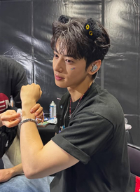 ‘얼굴천재’ 차은우, 日 후쿠오카 돔 달군 왕자님 비주얼