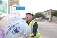 육동한 춘천시장, 쓰레기 수거 현장 방문