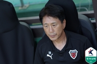 “내 축구에 맞고 팀에 도움” 3선 고민 해결과 베테랑...기성용 영입 반긴 박태하 감독은 ‘확신’으로 답했다