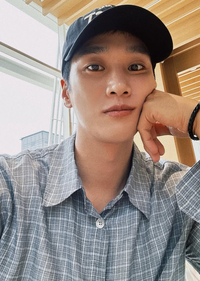 안보현, 모자 푹 눌러쓴 ‘휴가 나온 군인’ 패션…버거 먹방도 훈훈