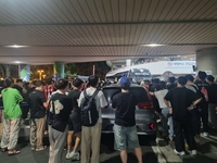 ‘기성용 이적’에 뿔난 서울 팬심, 야유+걸개+김기동 아웃 콜에 버스 막기까지…남아있는 선수단은 잘못이 없다[SS현장]