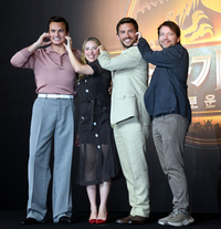 [포토] 귀여운 볼하트 ‘쥬라기 월드’ 감독과 배우들