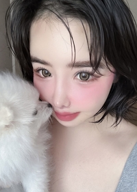 박봄, 더 물오른 미모 “뽀뽀하는 중!”