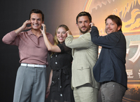 [포토] ‘쥬라기 월드’ 감독과 배우들, ‘사랑해요’