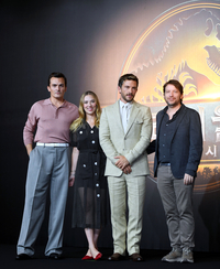 [포토] 포토타임 갖는 ‘쥬라기 월드’ 감독과 배우들